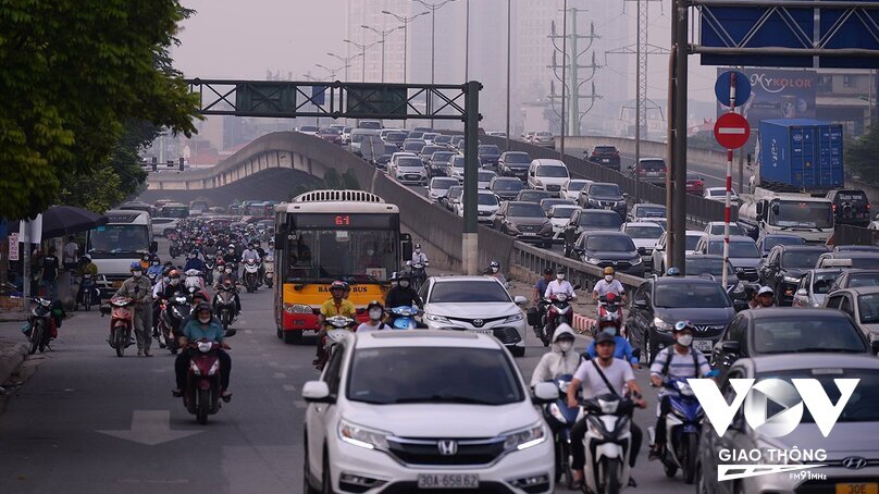 Vành đai 3 trên cao là tuyến đường đô thị do có tốc độ “rùa bò” và có quá nhiều điểm lên xuống