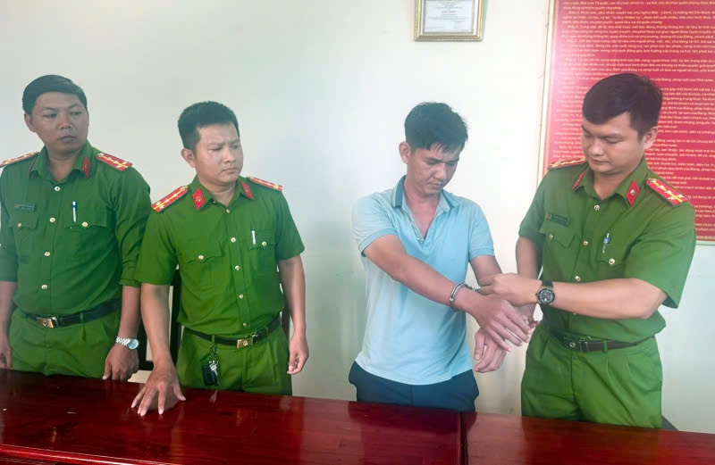 Thực hiện lệnh giữ người trong trường hợp khẩn cấp đối với Lê Văn Đức, cán bộ tín dụng một ngân hàng ở Phú Quốc