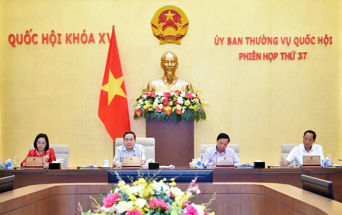 Ủy ban Thường vụ Quốc hội đã cho ý kiến về việc phân bổ kế hoạch đầu tư công trung hạn vốn ngân sách Trung ương giai đoạn 2021-2025 và kế hoạch vốn năm 2024 cho các nhiệm vụ, dự án sử dụng nguồn tăng thu ngân sách Trung ương năm 2022 đã hoàn thiện thủ tục đầu tư (Ảnh: Quốc hội)