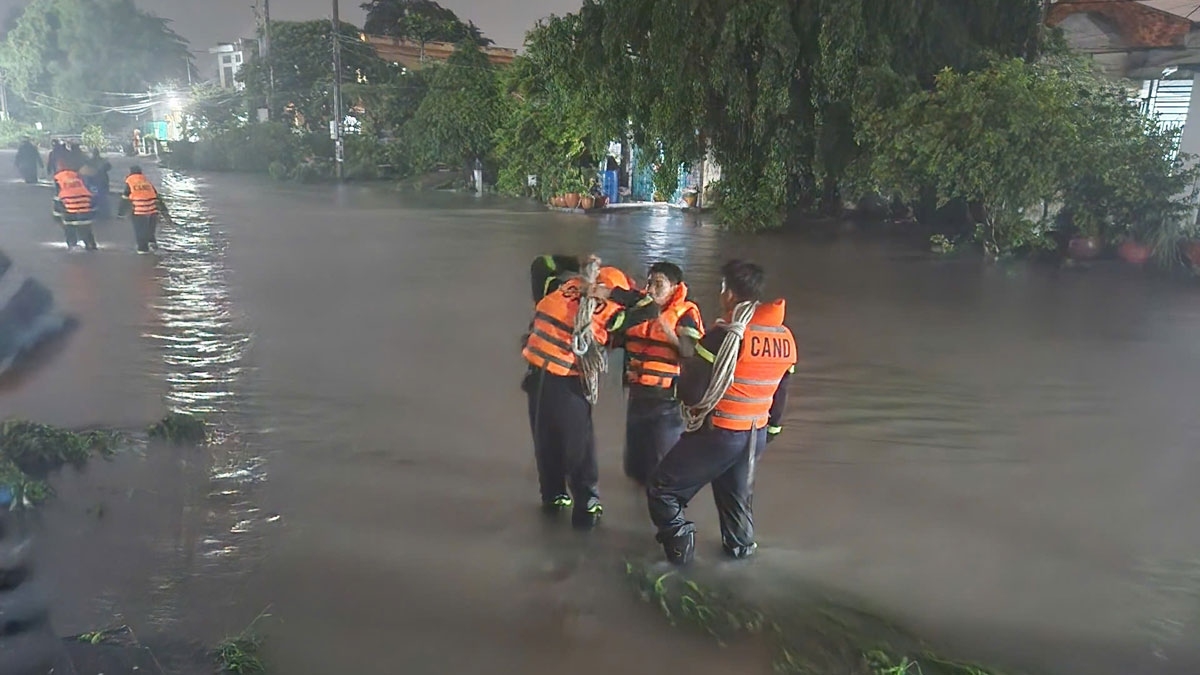 Ngập úng khu vực giáp ranh Bình Dương và Đồng Nai sau cơn mưa lớn 14/9 (ảnh: ĐC)