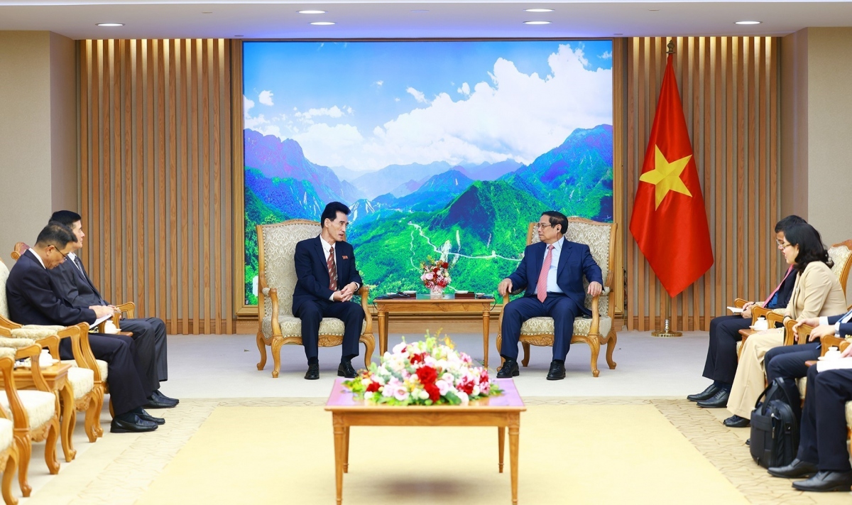 Thủ tướng Phạm Minh Chính tiếp Đại sứ Triều Tiên tại Việt Nam Ri Sung Guk. Ảnh: TTXVN