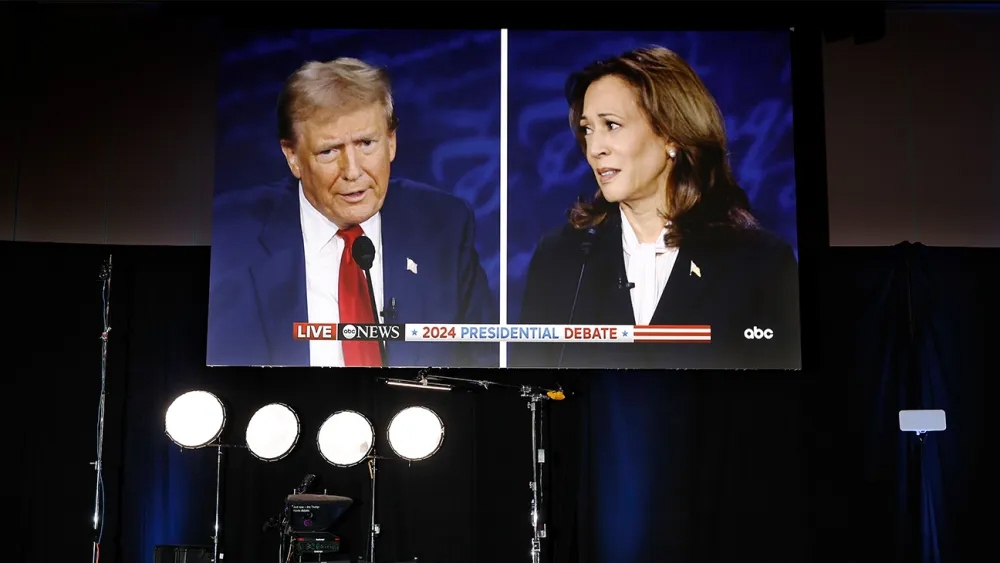 Theo cuộc thăm dò mới nhất do CNN thực hiện, cả hai ứng cử viên Tổng thống Mỹ đều đạt tỷ lệ ủng hộ ngang bằng nhau. Ảnh: Getty