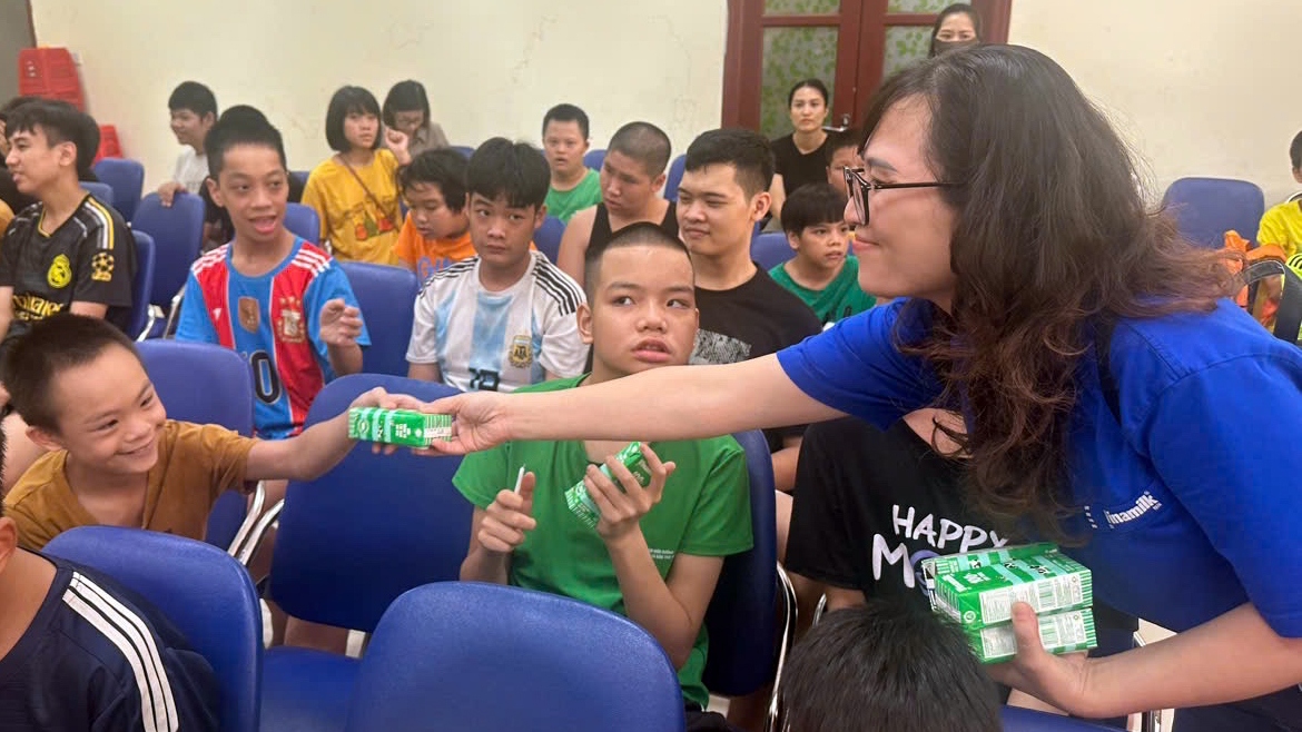Trẻ em có hoàn cảnh đặc biệt tại Bắc Ninh cũng có một trung thu ấm áp hơn với các phần quà từ nhân viên Nhà máy sữa Tiên Sơn - Vinamilk