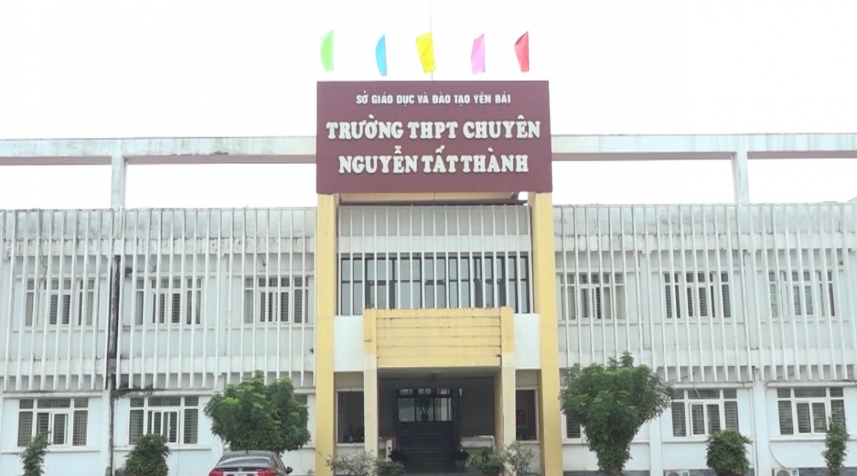 Trường THPT Chuyên Nguyễn Tất Thành, TP Yên Bái xác nhận tài khoản "Chu Vinh" là của học sinh Chu Ngọc Quang Vinh, lớp 12 Anh của trường