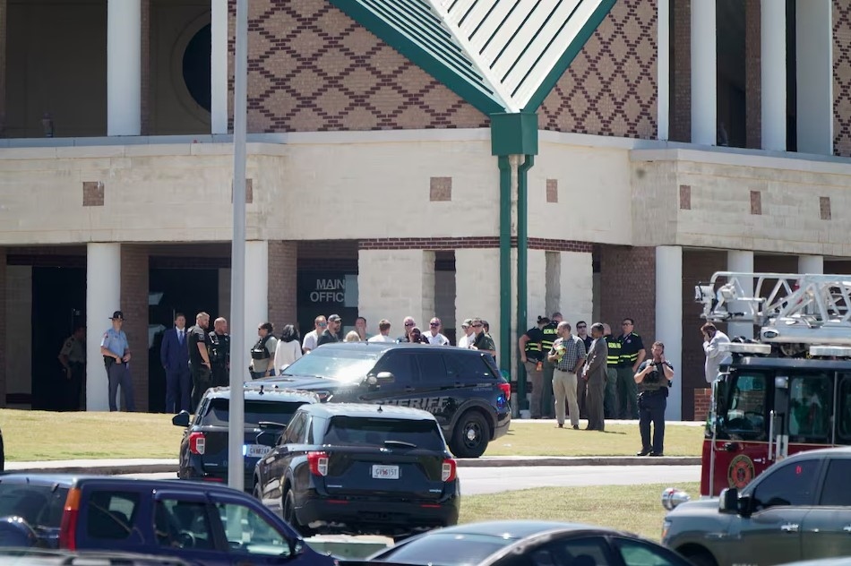 Lực lượng thực thi pháp luật ở Trường Trung học Apalachee ở Winder, Georgia. Ảnh: Reuters