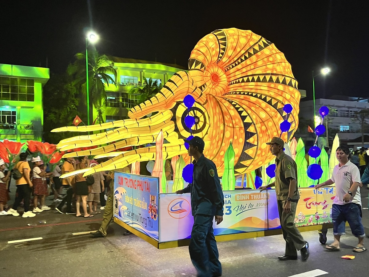 Hình ảnh đèn trung thu trong Lễ hội Trung thu TP. Phan Thiết năm 2023.
