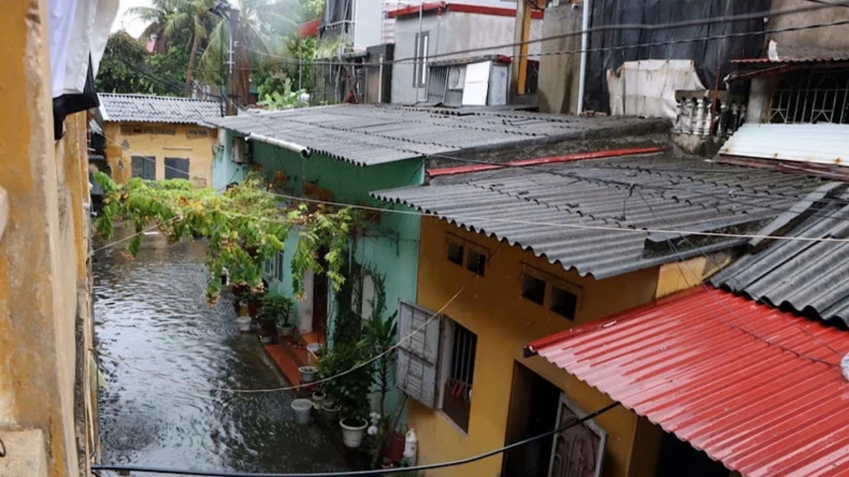 Chính quyền địa phương đã thông báo, hỗ trợ, bố trí Nhà văn hóa phường và Nhà văn hóa khu 3 để người dân đến trú tránh, tuy nhiên, đến sáng 7/9, vẫn còn một số hộ dân chưa tiến hành di chuyển. Trực tiếp động viên, vận động các hộ khẩn trương di chuyển đến nơi tránh trú an toàn, Chủ tịch Ủy ban nhân dân tỉnh Bắc Ninh Vương Quốc Tuấn yêu cầu chính quyền địa phương thực hiện di dời toàn bộ các hộ dân và có kế hoạch hỗ trợ thực phẩm, nhu yếu phẩm cho các hộ thuộc diện khó khăn phải di dời đến nơi ở an toàn trong thời gian bão số 3 đổ bộ.
