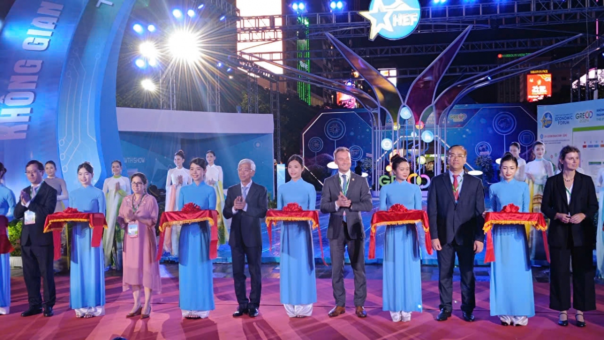Nghi thức khai mạc sự kiện “Không gian giới thiệu sản phẩm, dịch vụ tăng trưởng xanh 2024” (Ảnh: Hoàng Minh)