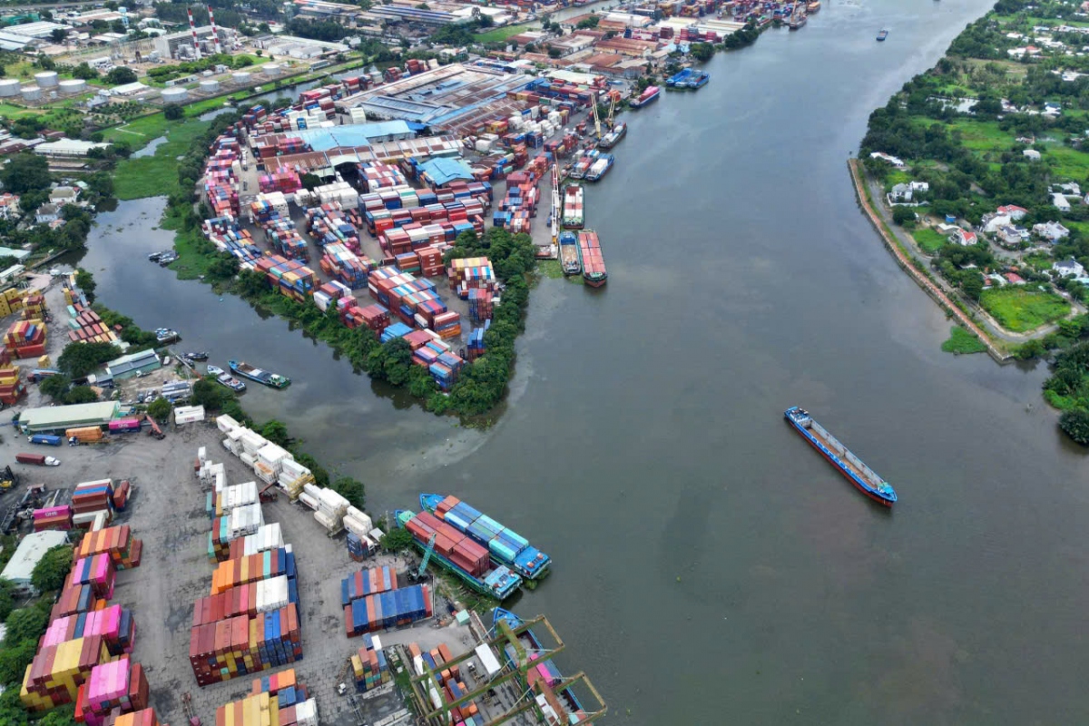 Giá logistic tăng cao khiến các chi phí vận chuyển hàng hóa cũng tăng theo (Ảnh: Hoàng Minh)