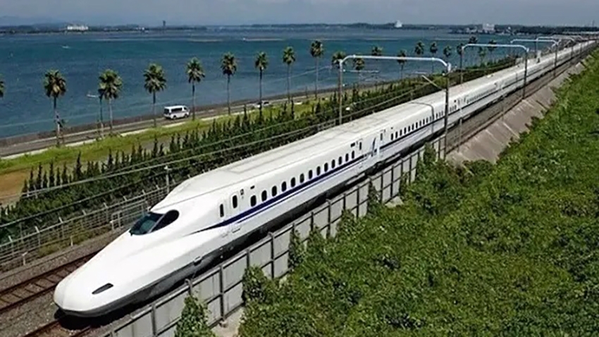 Việt Nam đang tích cực hợp tác với Trung Quốc để đầu tư xây dựng 3 dự án đường sắt kết nối với Trung Quốc, tốc độ 160km/h với tàu khách, 120km/h với tàu hàng - Ảnh minh hoạ: KT