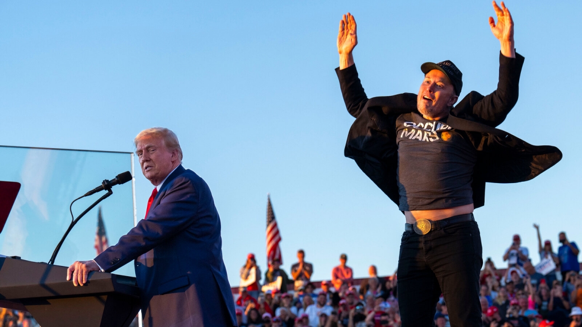 Tỷ phú Elon Musk trong một lần tham gia vận động tranh cử với ông Trump (Ảnh: Reuters)