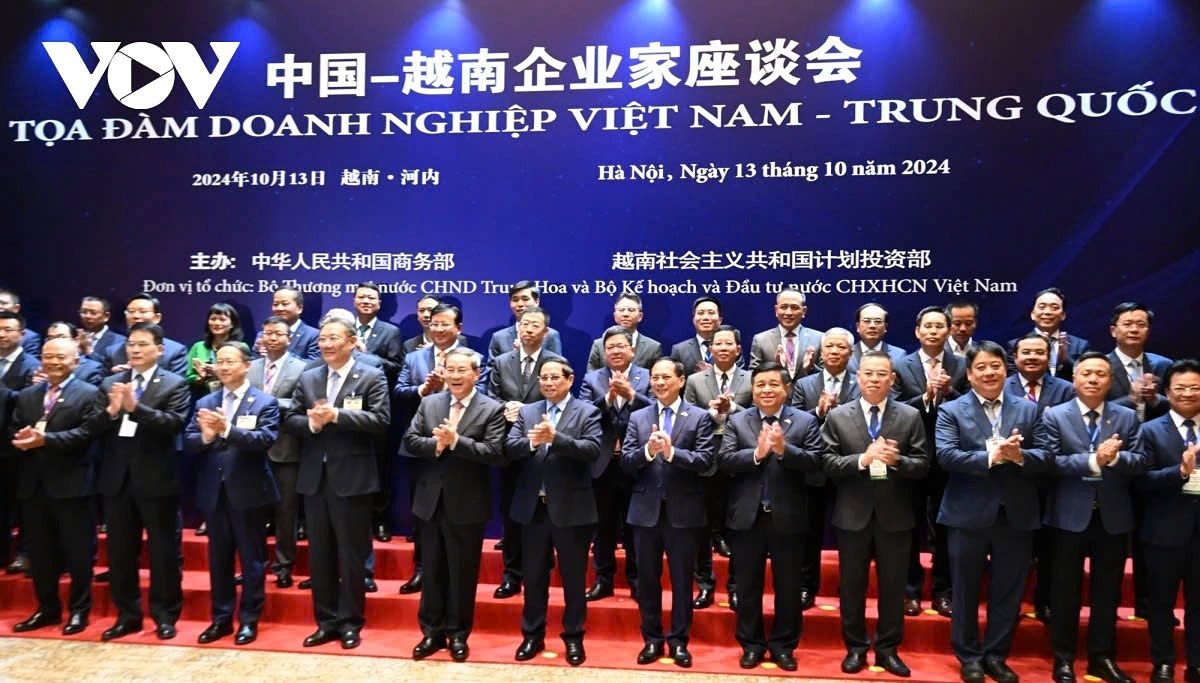 On October 13 afternoon, Prime Minister Pham Minh Chinh and Chinese Premier Li Qiang attend the Vietnam-China Business Forum to realise the common perceptions of both Parties’ leaderships, including enhancing economic, trade, and investment cooperation.