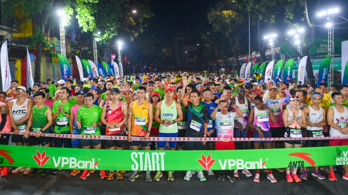 11000 VĐV chạy cùng âm nhạc tại Giải chạy Marathon Quốc tế Hà Nội VPBank 2024