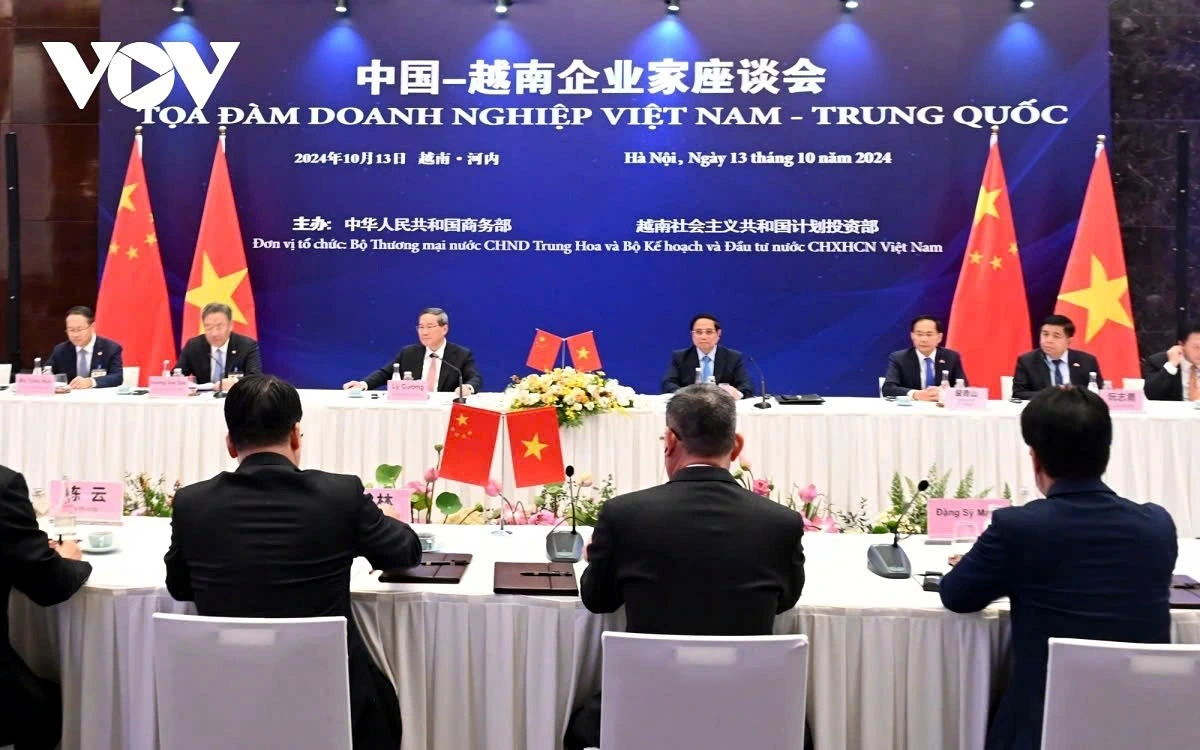 Both sides agree to promote cooperation in infrastructure, digital economy, finance, and energy, by encouraging their businesses to connect and collaborate more closely. They vow to facilitate sustainable development for enterprises and investors operating in each other’s markets.