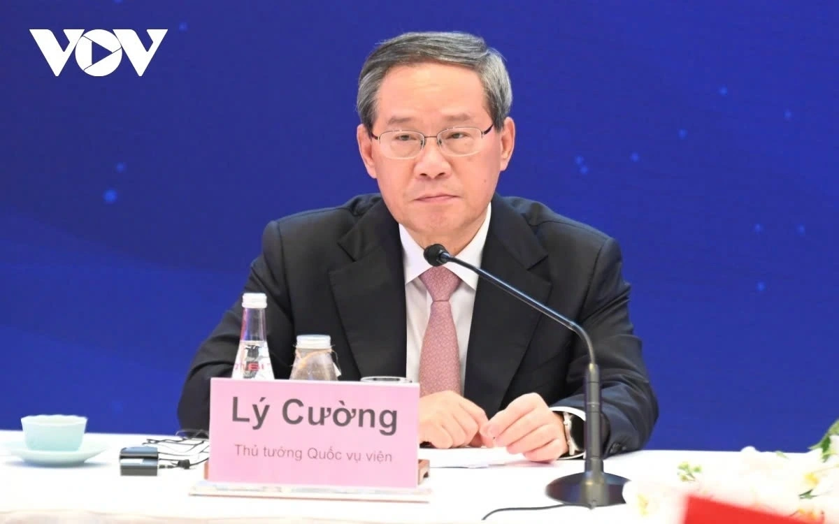 Premier Li states that economic and trade cooperation has always been a highlight of China-Vietnam relations and a significant driving force behind their comprehensive strategic cooperation partnership. Looking to the future, Li holds that there is still considerable room for further economic and trade development between the two sides.