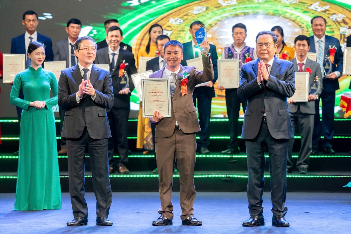 Gương điển hình được tôn vinh 