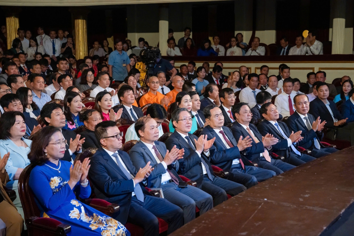 Các đại biểu tham dự chương trình 