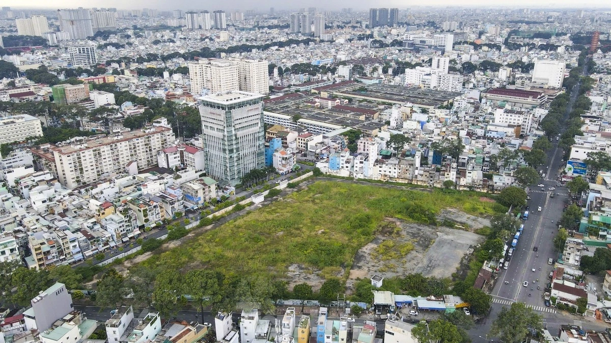 Mới đây, Sở Tài nguyên và Môi trường TPHCM ra thông báo thu hồi và huỷ bỏ giấy chứng nhận quyền sử dụng đối với khu đất này.