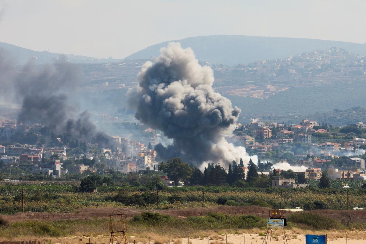 Khói bốc lên sau một cuộc đụng độ giữa Israel và Hamas ở Dải Gaza. Ảnh: Reuters