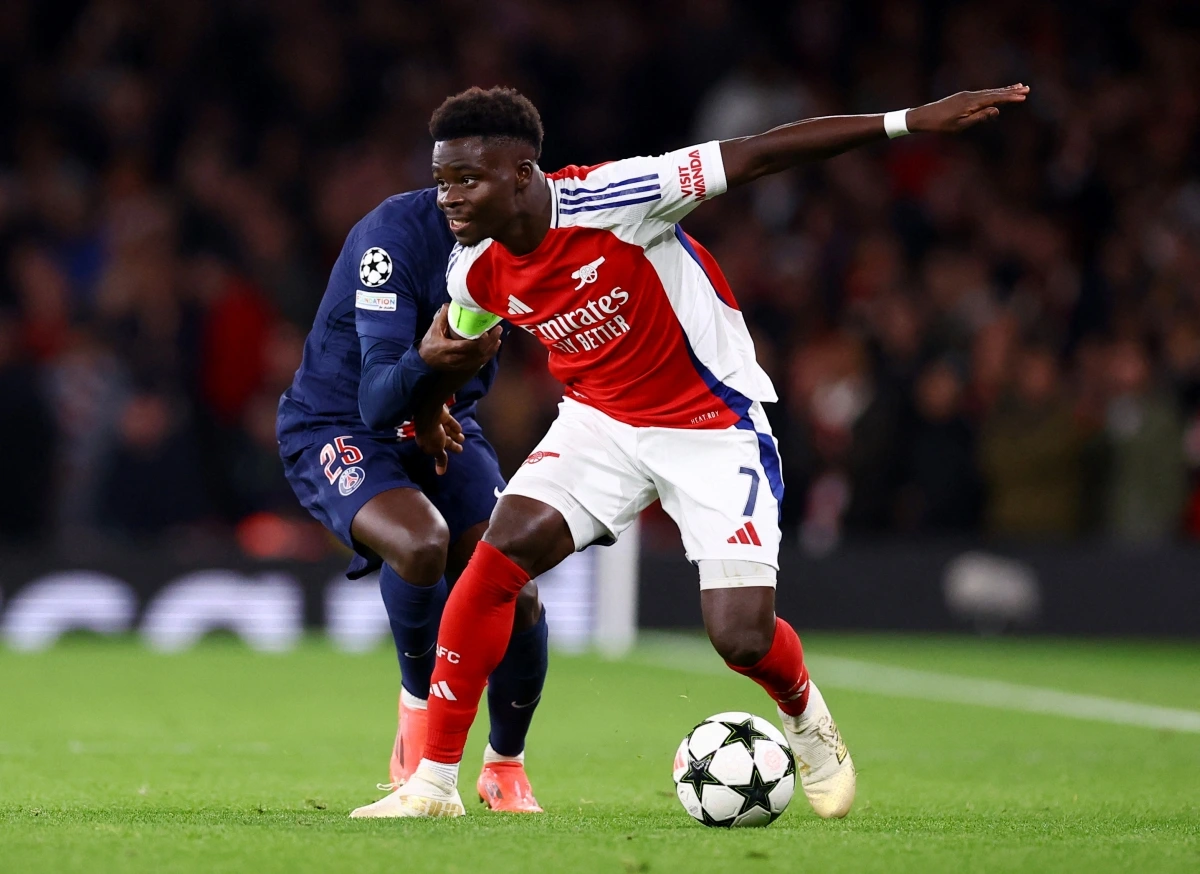 Arsenal chủ động nhường thế trận cho PSG, nhưng họ vẫn có những pha lên bóng tốc độ cao rất hay (Ảnh: Reuters).