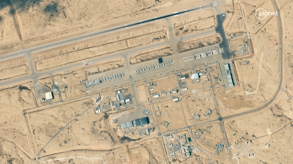 Hình ảnh từ trên không cho thấy căn cứ Nevatim sau cuộc tấn công tên lửa và UAV của Iran ở Israel. Ảnh: Reuters