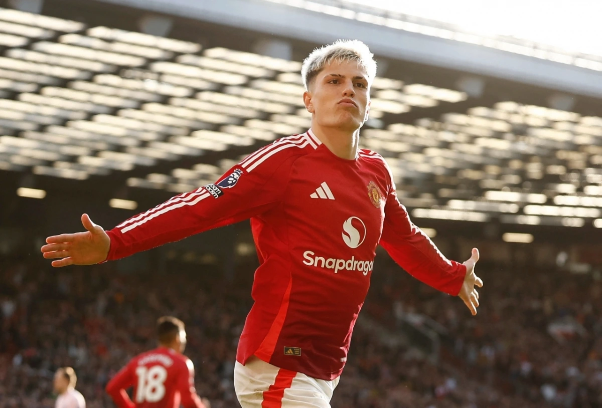 Garnacho và MU đang dồn ép Brentford nghẹt thở sau khi có bàn thắng quân bình tỷ số (Ảnh: Reuters)