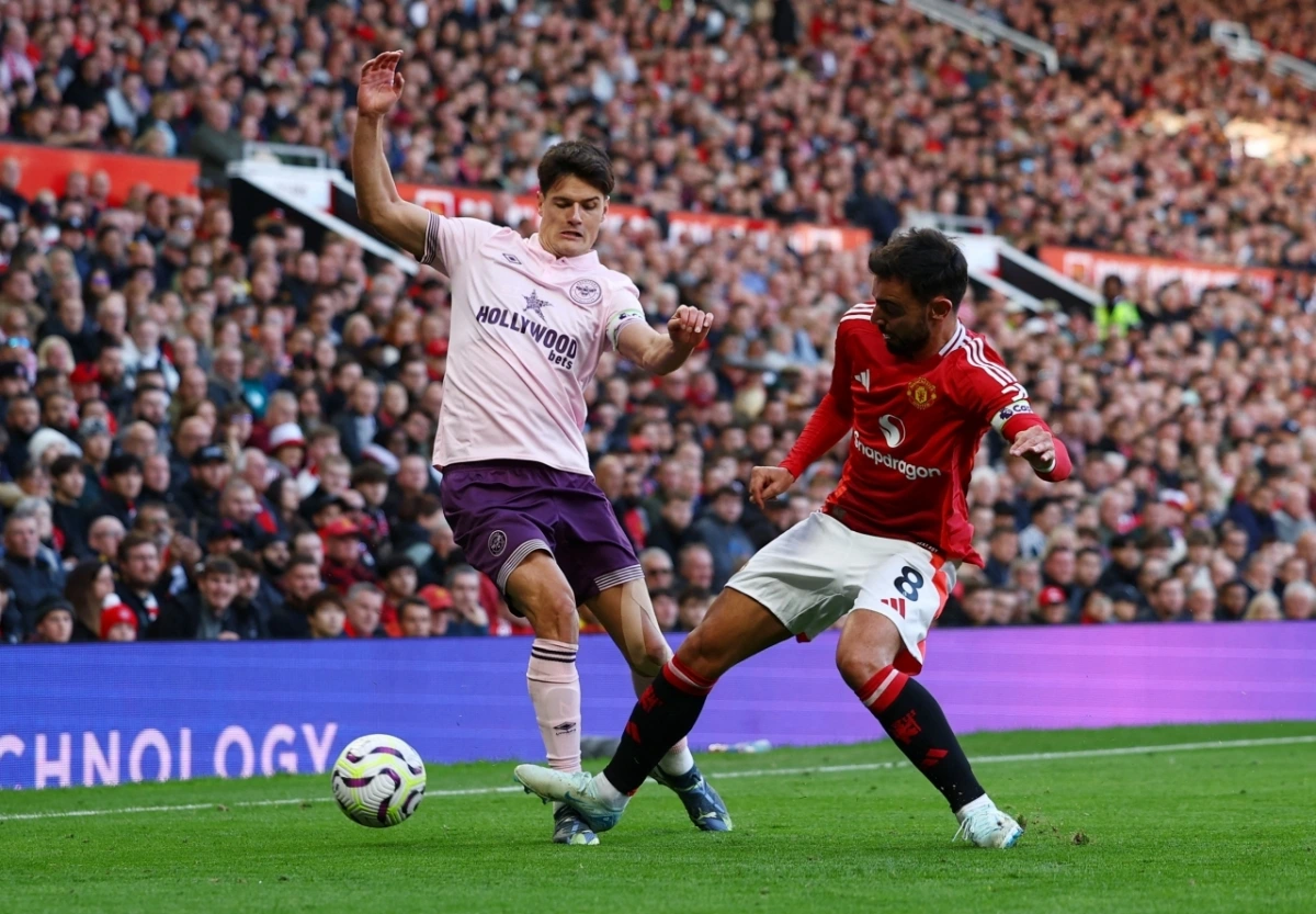 Brentford đang bất lực trong việc tìm đường vào khung thành MU (Ảnh: Reuters)