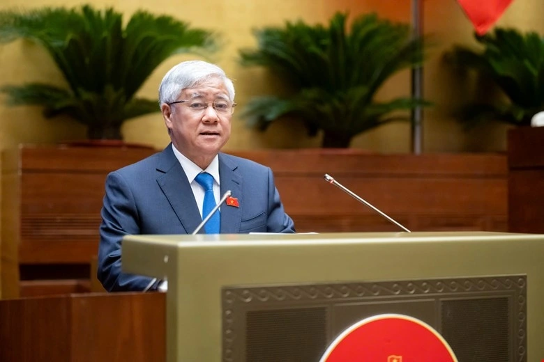 Chủ tịch Ủy ban Trung ương Mặt trận Tổ quốc Việt Nam Đỗ Văn Chiến trình bày báo cáo trước Quốc hội
