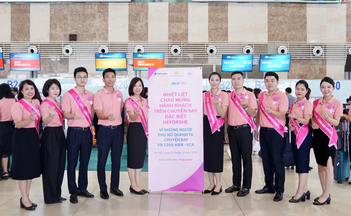 Màu hồng vốn được xem là màu sắc dành riêng cho phái nữ, đã được Vietnam Airlines và UN Women sử dụng để truyền tải thông điệp về sự đa dạng và bình đẳng giới.