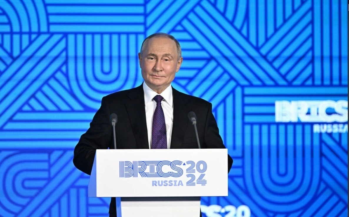 Tổng thống Nga Vladimir Putin phát biểu khai mạc Diễn đàn Doanh nghiệp BRICS. Ảnh: Sputnik