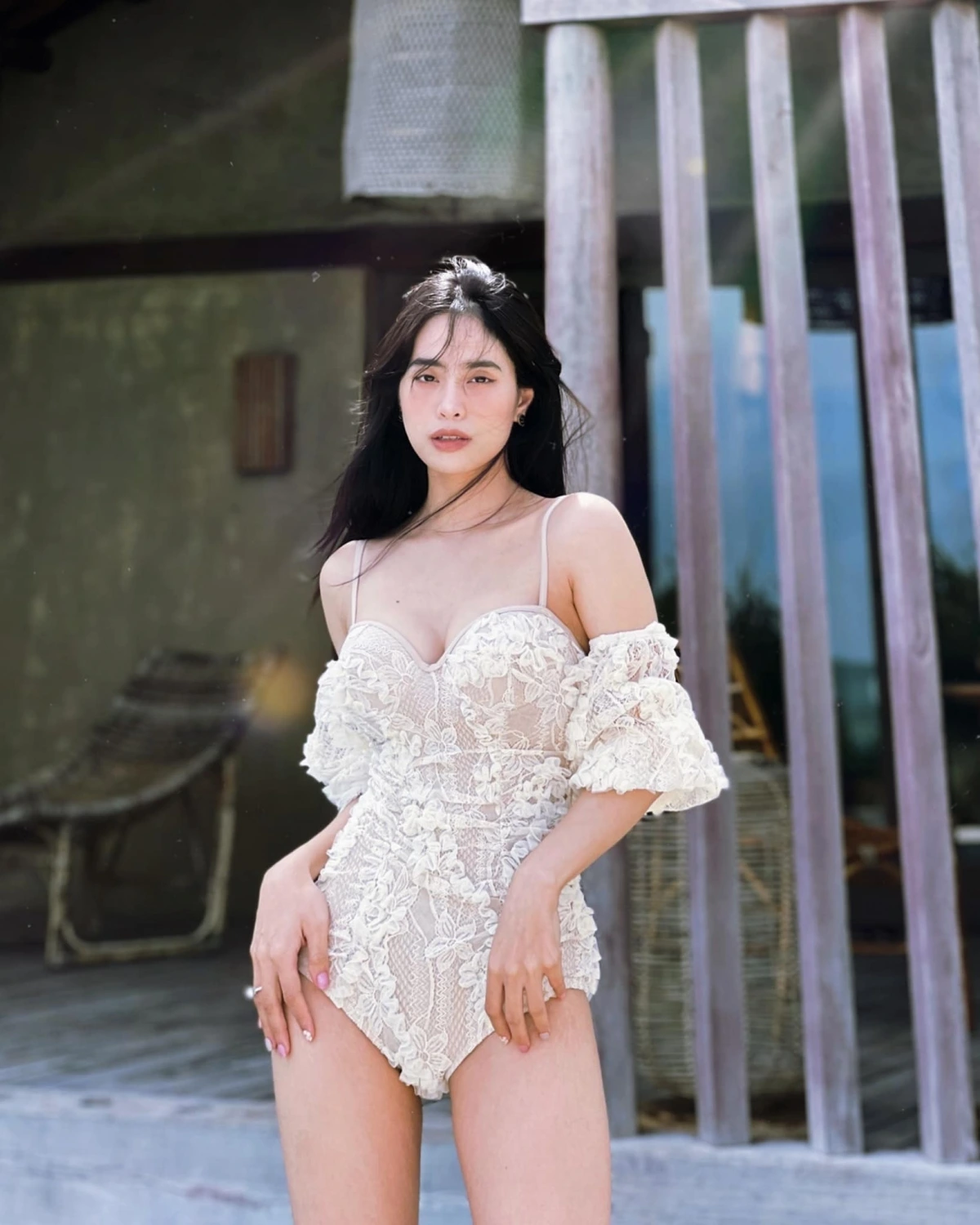 Ca nương Kiều Anh thu hút với gương mặt thanh tú, vóc dáng nhỏ nhắn, gu thời trang tinh tế và thời thượng. Dù đã trải qua hai lần sinh nở nhưng người đẹp vẫn giữ được vóc dáng thanh mảnh, nhan sắc trẻ đẹp. 