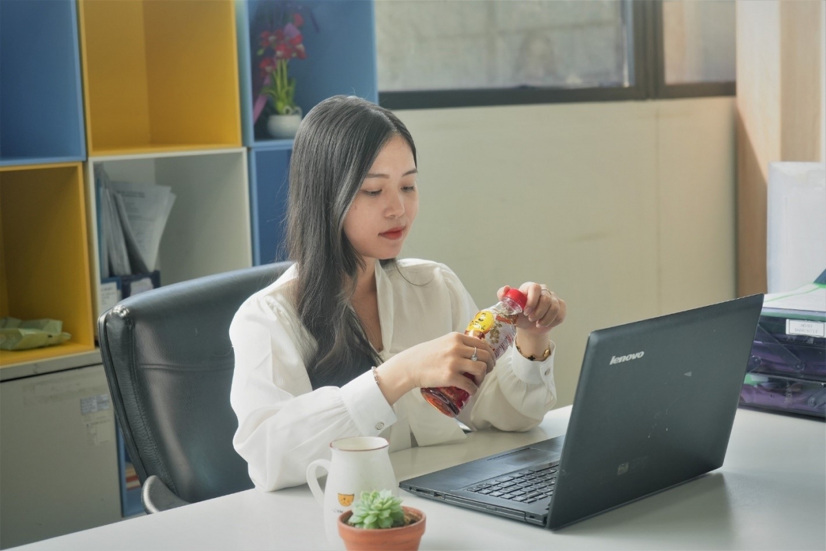 Thanh lọc, làm mát cơ thể bằng các thức uống từ thảo mộc tự nhiên là cách người trẻ lựa chọn để vừa làm việc, vừa chuẩn bị visual lung linh nhất trước các chuyến du lịch.