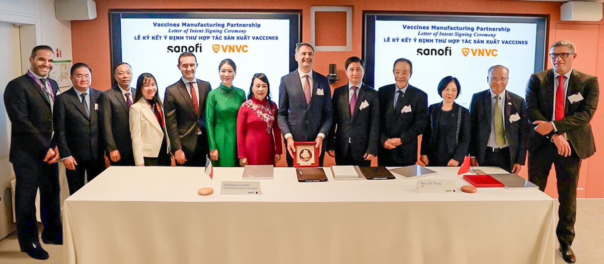 Lễ ký kết biên bản định hướng hợp tác của VNVC và Sanofi với sự chứng kiến của Bộ Y tế Việt Nam, Hội Hữu nghị và Hợp tác Việt Nam - Pháp và đại biểu các bên