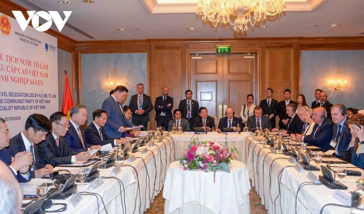 Trong khuôn khổ chuyến thăm cấp nhà nước của Tổng Bí thư, Chủ tịch nước Tô Lâm tới Ireland, sáng 3/10 (theo giờ địa phương), Bộ Công Thương Việt Nam chủ trì, phối hợp với Đại sứ quán Việt Nam tại Vương quốc Anh, kiêm nhiệm Ireland, Tổ chức Doanh nghiệp Ireland (Enterprise Ireland) trực thuộc Chính phủ Ireland và Phòng Thương mại thành phố Dublin (Dublin Chamber of Commerce) tổ chức cuộc gặp mặt giữa Tổng Bí thư, Chủ tịch nước Tô Lâm và đoàn đại biểu cấp cao Việt Nam với các doanh nghiệp hàng đầu Ireland. 