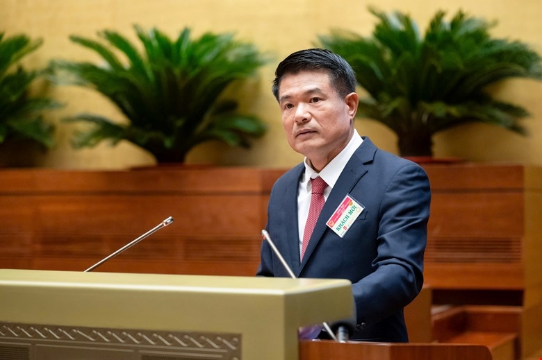 Viện trưởng VKSND tối cao Nguyễn Huy Tiến trình bày tờ trình