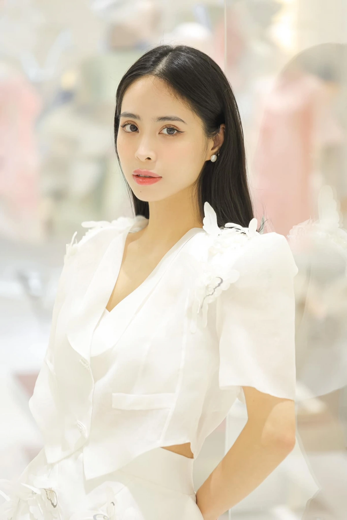 Chia sẻ về việc trở lại sân khấu âm nhạc tại Chị đẹp đạp gió 2024, Kiều Anh cho biết cô có chút lo lắng và áp lực khi được đồng hành cùng 29 chị đẹp tài năng khác. Kiều Anh đã dành toàn bộ thời gian, tạm dừng mọi công việc ở Hà Nội để tập trung cho chương trình này. Tại Chị đẹp đạp gió 2024, Kiều Anh cũng gặp lại ca sĩ Thu Phương - huấn luyện viên của cô trong Giọng hát Việt 2013.