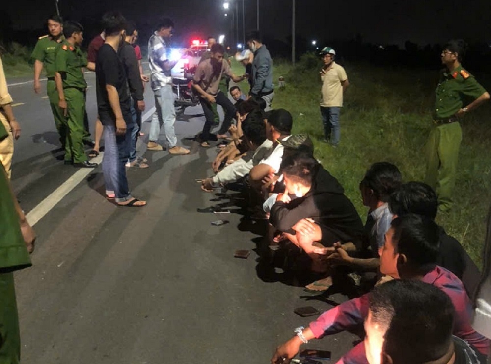 Nhóm 19 người từ Đồng Nai ra La Gi.