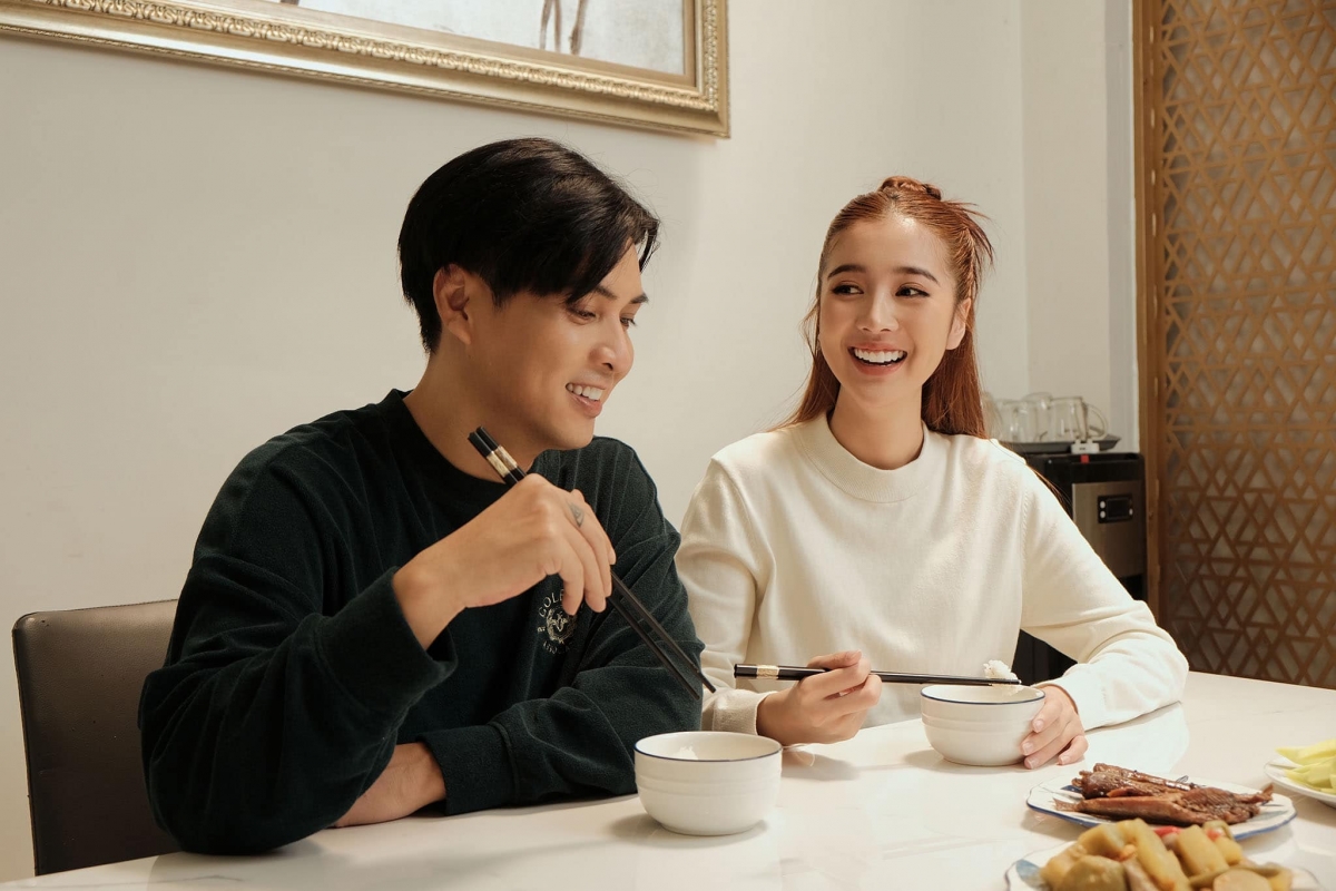 Dù chênh lệch nhau 17 tuổi, Hồ Quang Hiếu cho biết anh và vợ có nhiều niềm vui, hòa hợp và hầu như không xảy ra cãi vã. Hiện tại, Tuệ Như không tham gia nhiều hoạt động thời trang mà tập trung chăm sóc gia đình và sinh con.