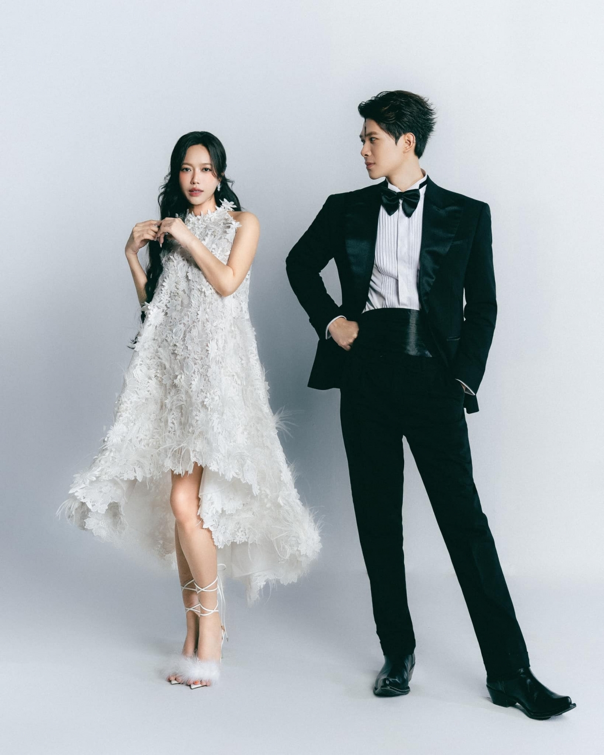 Trên trang Instagram, Diệu Nhi chia sẻ: "Chúng mình yêu nhau 5/7/2015, đăng ký kết hôn mình chọn 10/10/2019 cho dễ nhớ, nên ngày cưới cũng 10/10/2022 cho dễ nhớ luôn. Mỗi năm gom lại 10/10 mừng kỷ niệm yêu nhau luôn đi ăn cho đỡ tốn kém. Chứ 1 năm ăn nhiều ngày kỷ niệm rồi tính cả sinh nhật thì hơi nhiều".