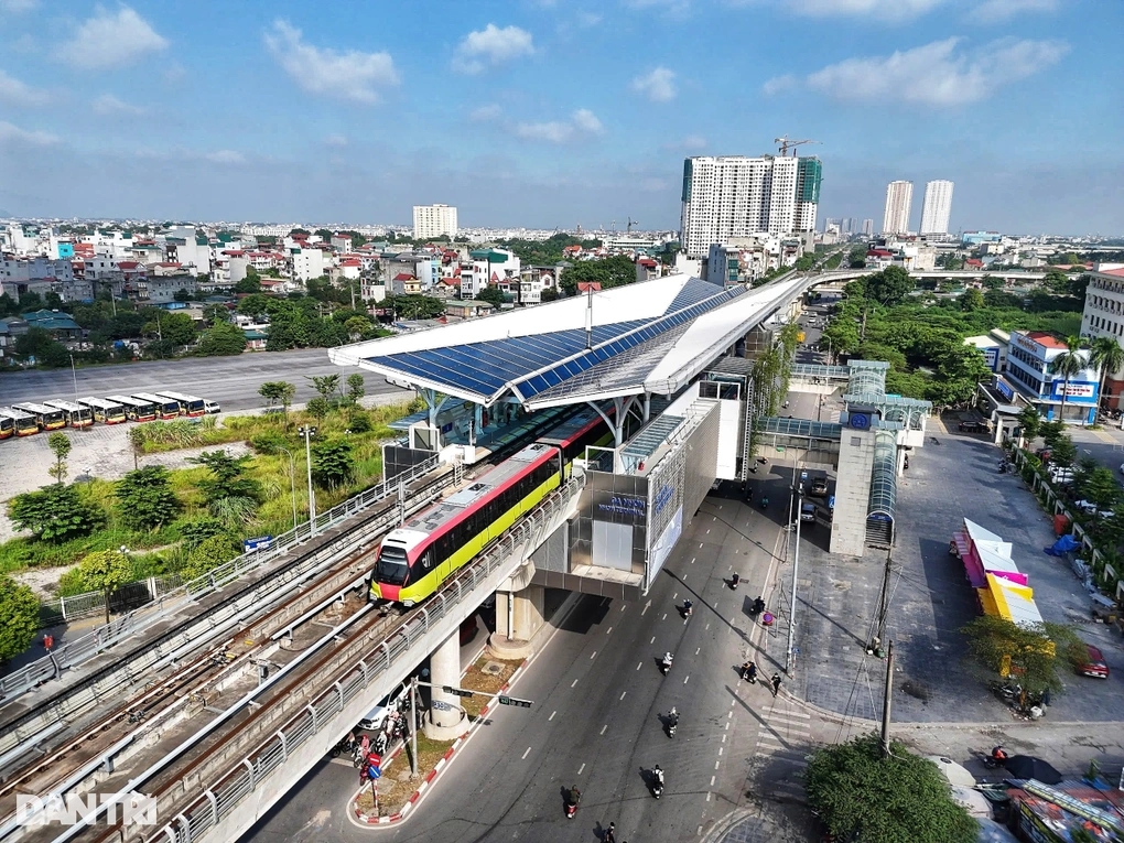 Kế hoạch của Bộ GTVT sẽ khuyến khích người dân sử dụng phương tiện công cộng chạy điện (Ảnh: Ngọc Tân).