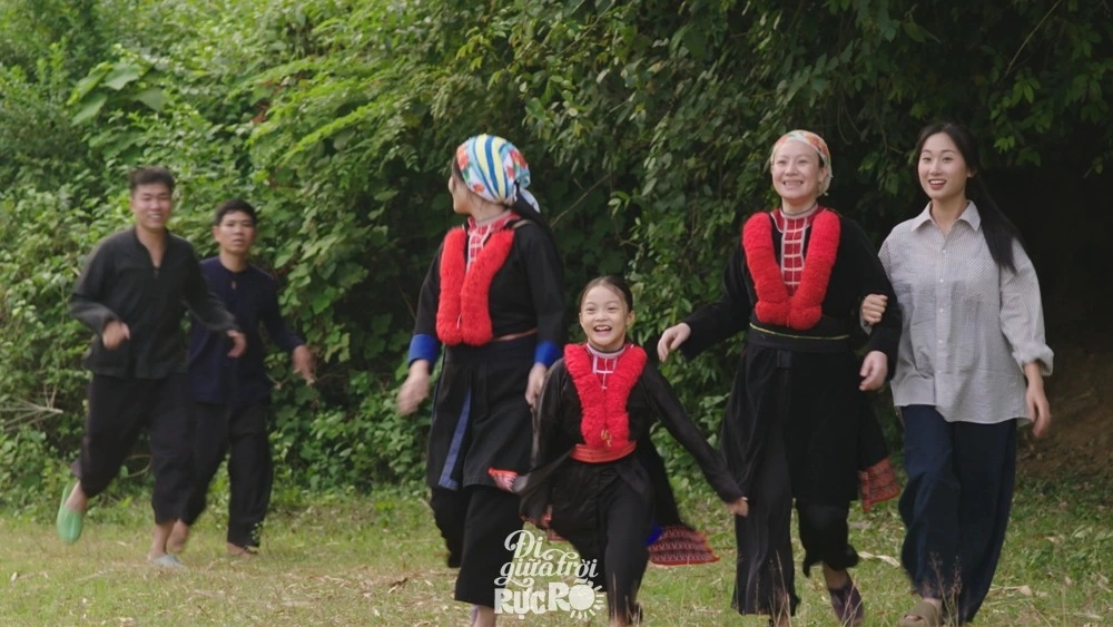 Ảnh: Fanpage Đi giữa trời rực rỡ
