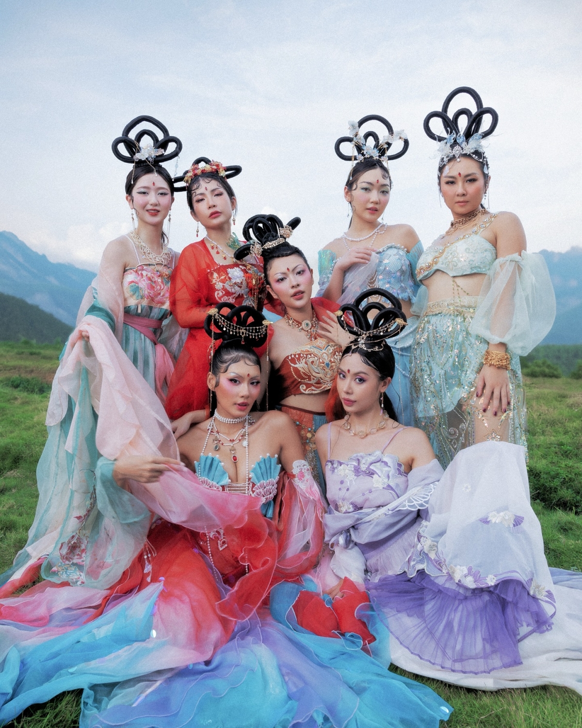 Thảo Nhi Lê, Tú Hảo, Lâm Thúy Nhàn, Chloe Nguyễn,Tuimi, MAYonair, Hà My... hoá thân thành hội "yêu tinh nhền nhện" trong "Tây Du Ký".