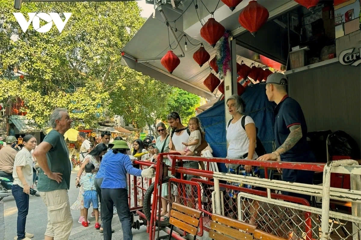 Despite the presence of warnings and increased security measures, the allure of the unique experience seems to draw visitors in, raising ongoing debates about the need for stricter enforcement and public education on safety.