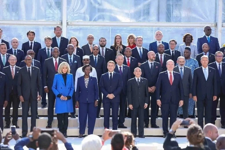 On October 4 afternoon, at the Château de Villers-Cotterêts, General Secretary and President To Lam has brief meetings with President Umaro Sissoco Embaló of Guinea-Bissau, President Andry Nirina Rajoelina of Madagascar, and President Nana Addo Dankwa Akufo-Addo of Ghana. In the photo, General Secretary and President To Lam and other heads of state and government poses for a group photo at the opening ceremony of the 19th Francophonie Summit. (Photo: baoquocte.vn).