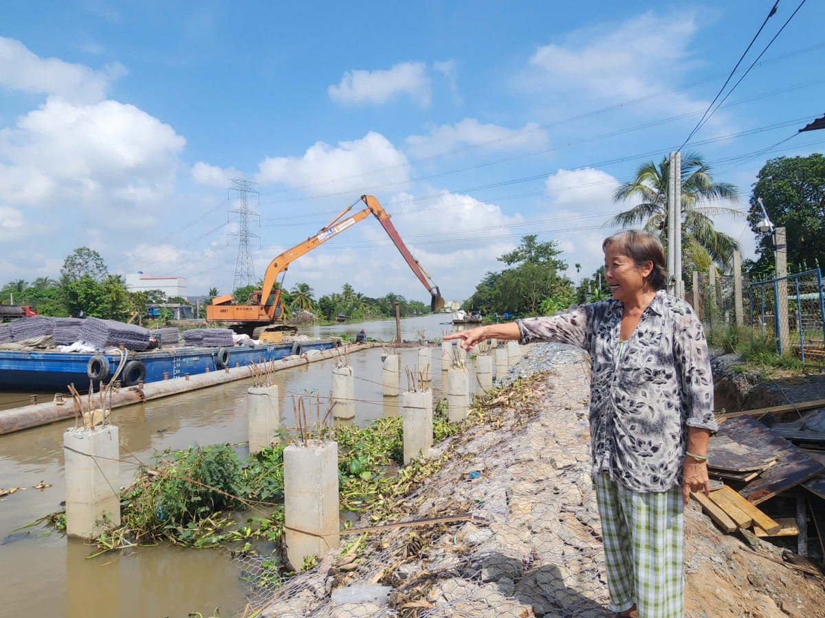 Người dân sống ven sông Cái Bè rất an tâm với công trình xây kè chống sạt lở