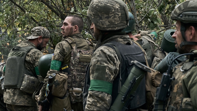 Các binh sỹ Ukraine tại Donbass. Ảnh: Getty