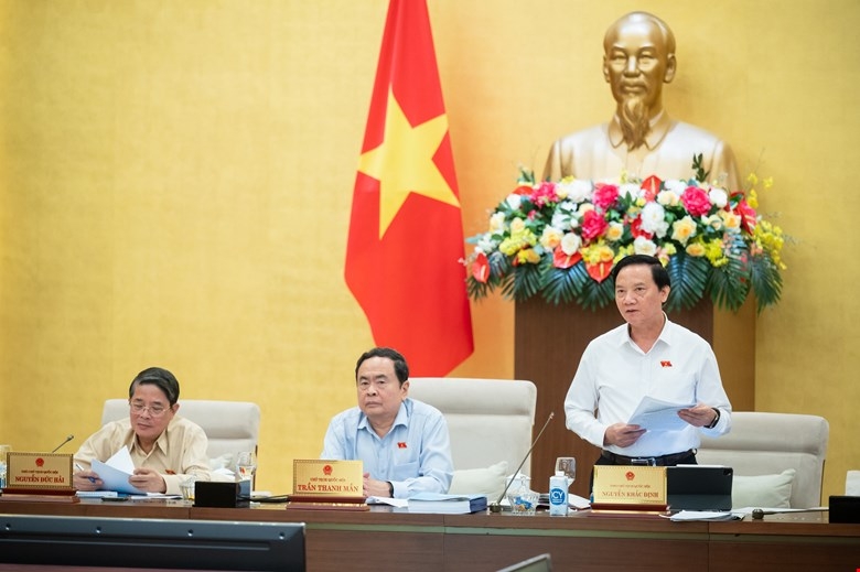 Phó Chủ tịch Quốc hội Nguyễn Khắc Định phát biểu tại phiên họp