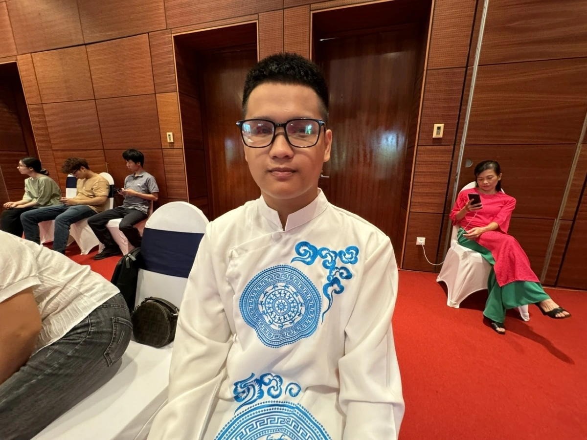 Em học sinh khiếm thị trường THCS Nguyễn Đình Chiểu Hà Nội