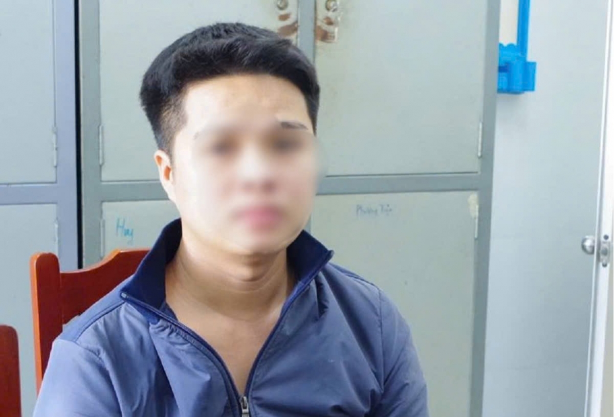 Đối tượng Nguyễn Tuấn tại cơ quan công an. Ảnh: CANT