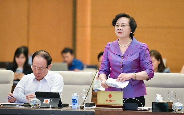 Bộ trưởng Bộ Nội vụ Phạm Thị Thanh Trà báo cáo tại phiên họp